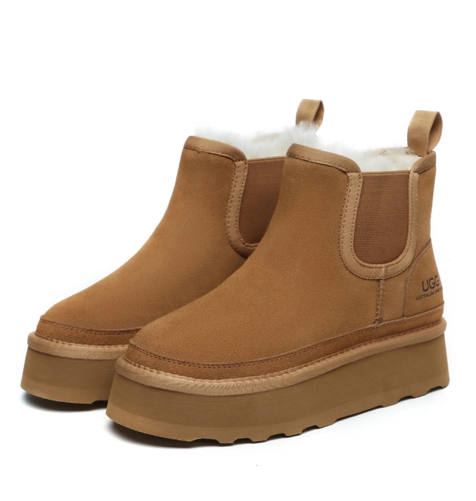 NWT Chelsea UGG Platform Boots